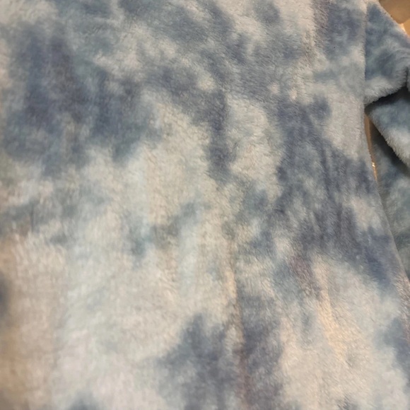 Abercrombie Blue Tie Dye Fuzzy Blue Sweatshirt Top Sweater Medium 9/10 A&F Logo - Picture 10 of 12